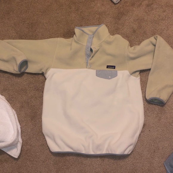 White and tan Patagonia fleece pullover - Picture 3 of 6